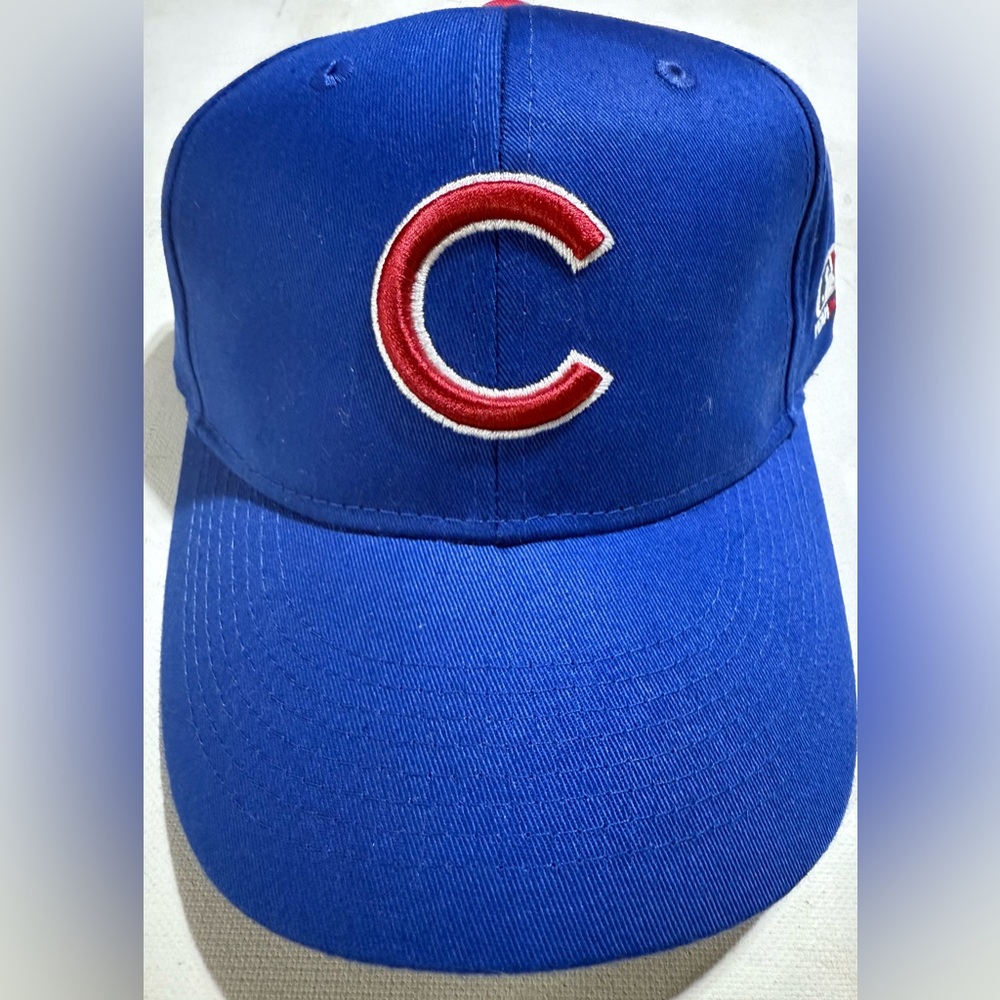 Youth Chicago Cubs Baseball Cap with Red Logo